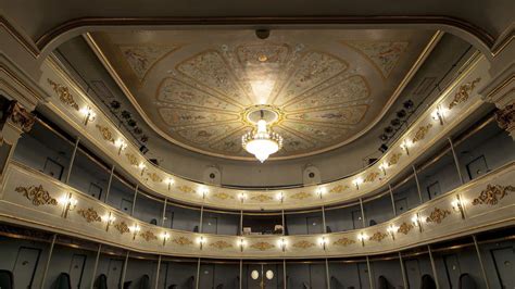 Teatro Real Coliseo de Carlos III .